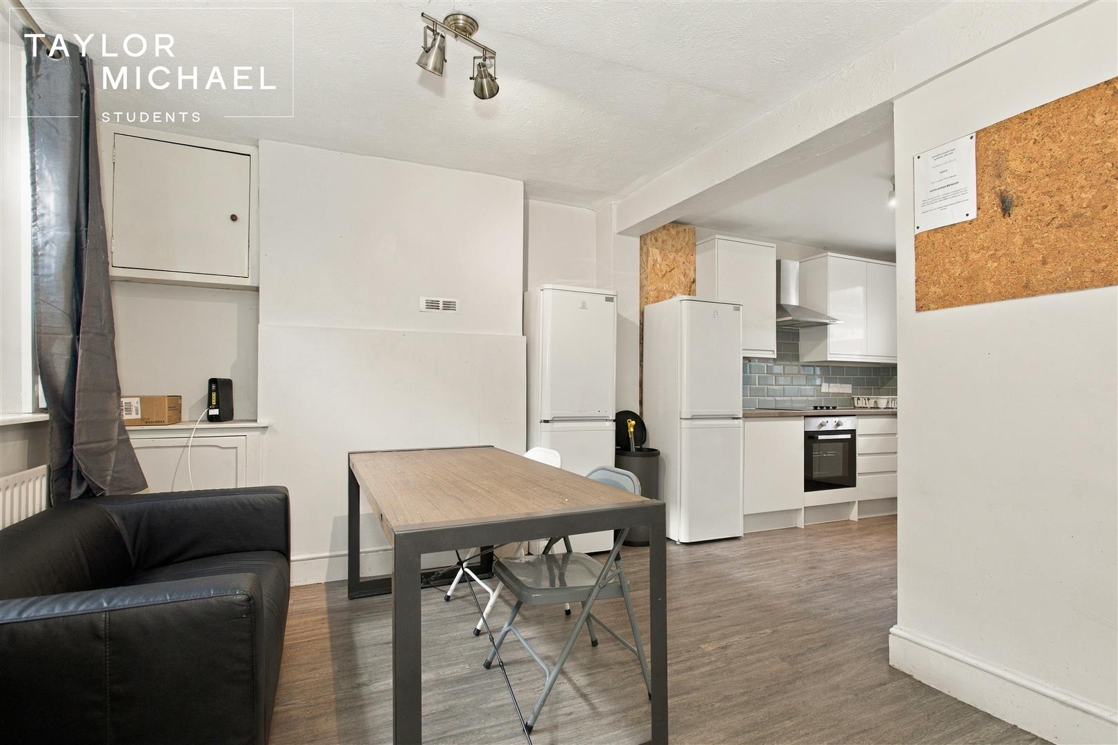 Kitchen / Living Area